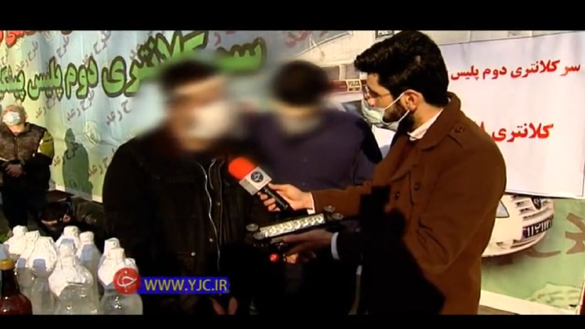 فروش مواد با چراغ گردان پلیس !+فیلم