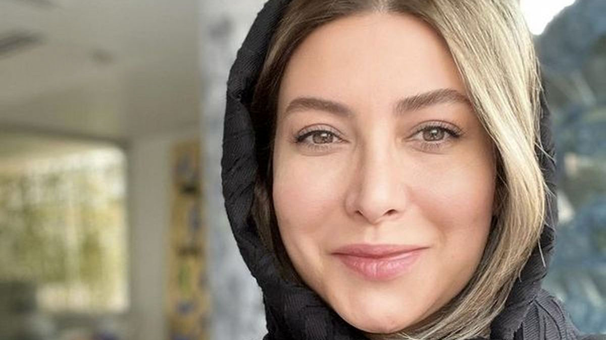 سلفی دست تو گردن فریبا نادری با این نما !
