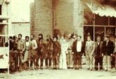 تصویری از دهه پنجاهی ها در صف تلفن عمومی +عکس 