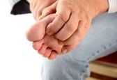 برای خارش کف پا باید به پزشک مراجعه کرد؟