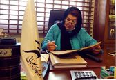 پوران درخشنده در دفتر کارش +عکس