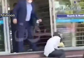 ضرب و شتم یک شهروند توسط کارمند بانک! +فیلم