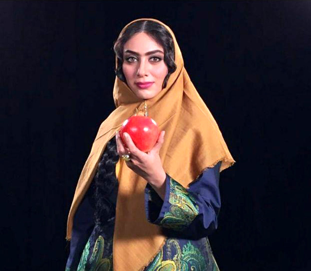 گریم قجری مونا فرجاد در تئاتر جدیدش+ عکس 