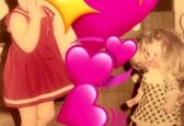 عکس بانمک رز رضوی و عروسکش در کودکی