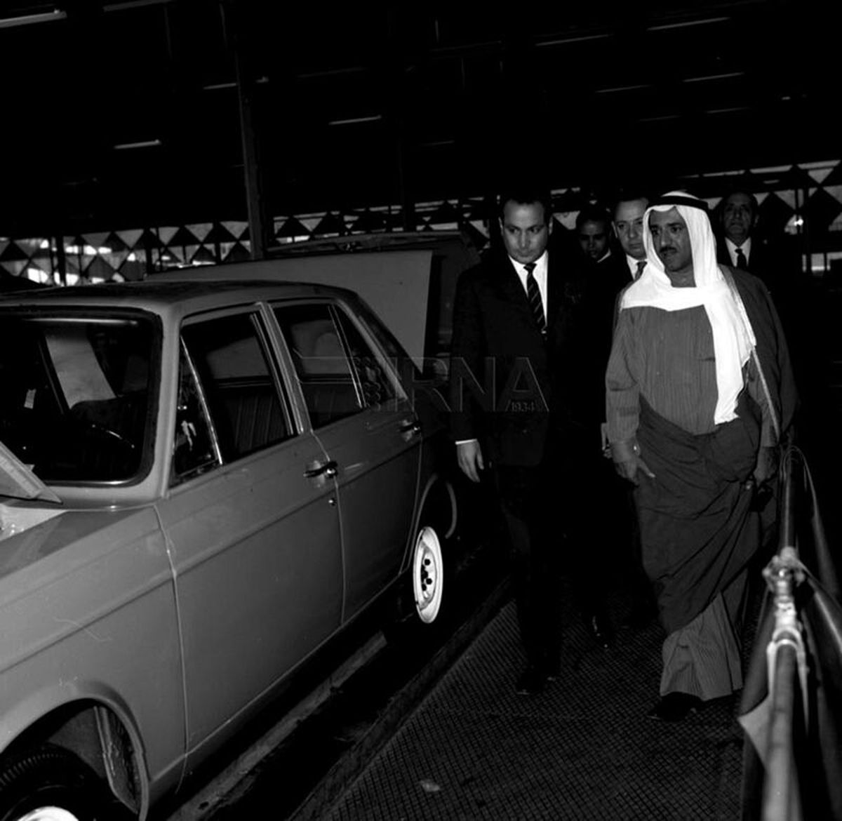 بازدید امیر کویت از کارخانه پیکان + عکس