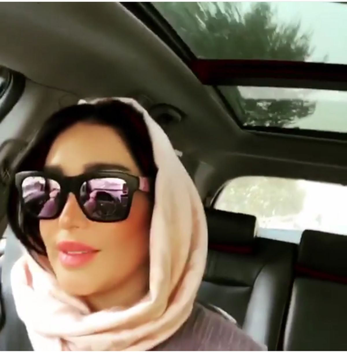 ماشین فوق لاکچری سارا منجزی پور+عکس