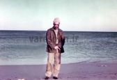 تصویر کمیاب از رهبر انقلاب با لباس شخصی +عکس