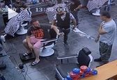 درگیری جنجالی بر سر نوبت آرایشگاه! +عکس و فیلم