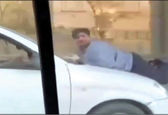 خسارت گیری با پریدن روی ماشین! +عکس
