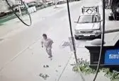 سقوط شاخه درخت بر روی یک زن حادثه ساز شد +فیلم