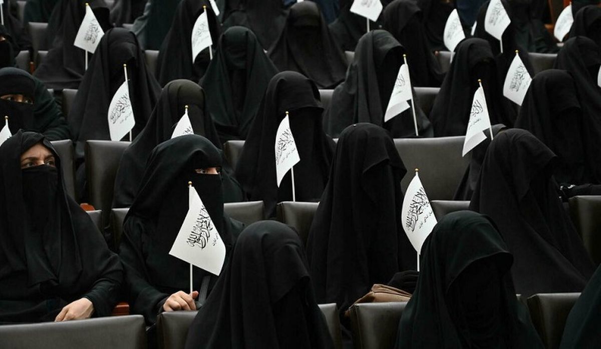  حجاب سخنرانان تجمع دیروز زنان حامی طالبان  حاشیه ساز شد