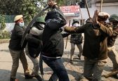 حمله وحشتناک با شمشیر به پلیس! +عکس 