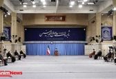 تصویری از حدیث نوشته‌شده بر کتیبه بیت رهبری 