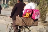 تصویری عاشقانه از پدر افغانستانی جهانی شد