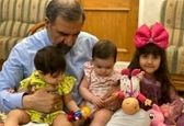 بازی محسن رضایی با نوه هایش +عکس