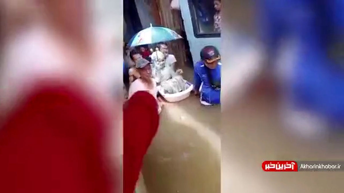 برگزاری مراسم عروسی وسط سیل!+ویدئو