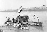 رضاشاه هنگام عبور با اتومبیل از رود کارون +عکس