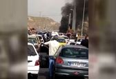 آتش گرفتن یک پژو ۴۰۵ در اتوبان  تهران - پردیس+ فیلم