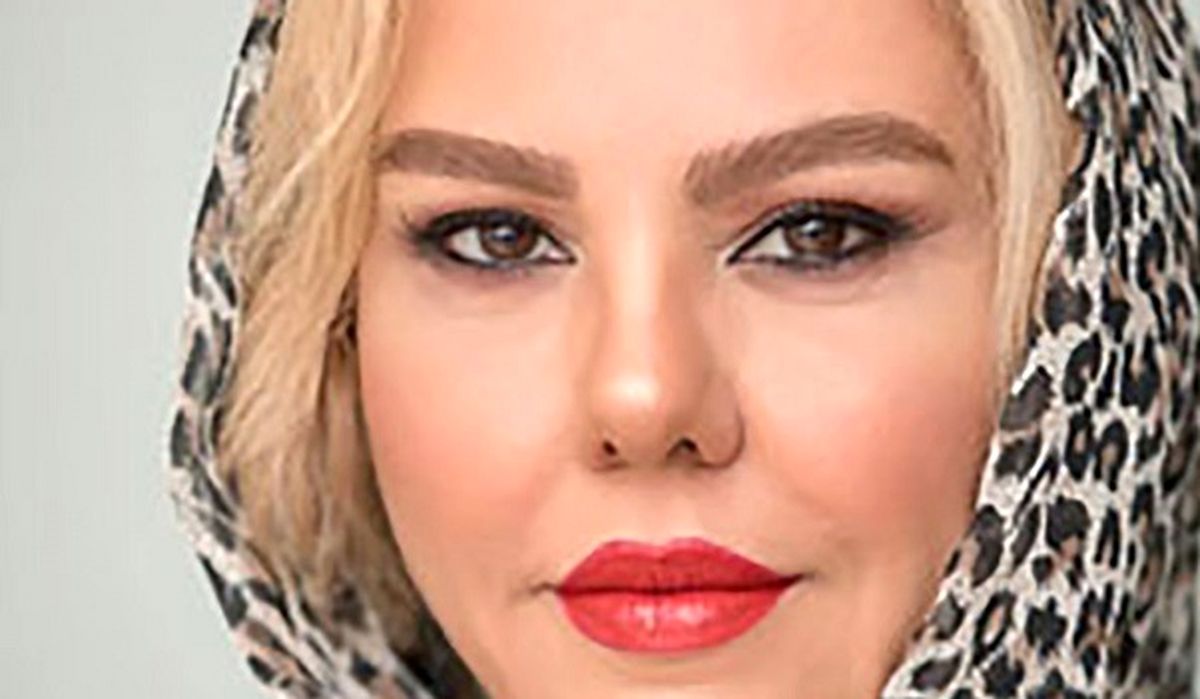 عکس منشوری افسانه چهره آزاد در خارج از کشور