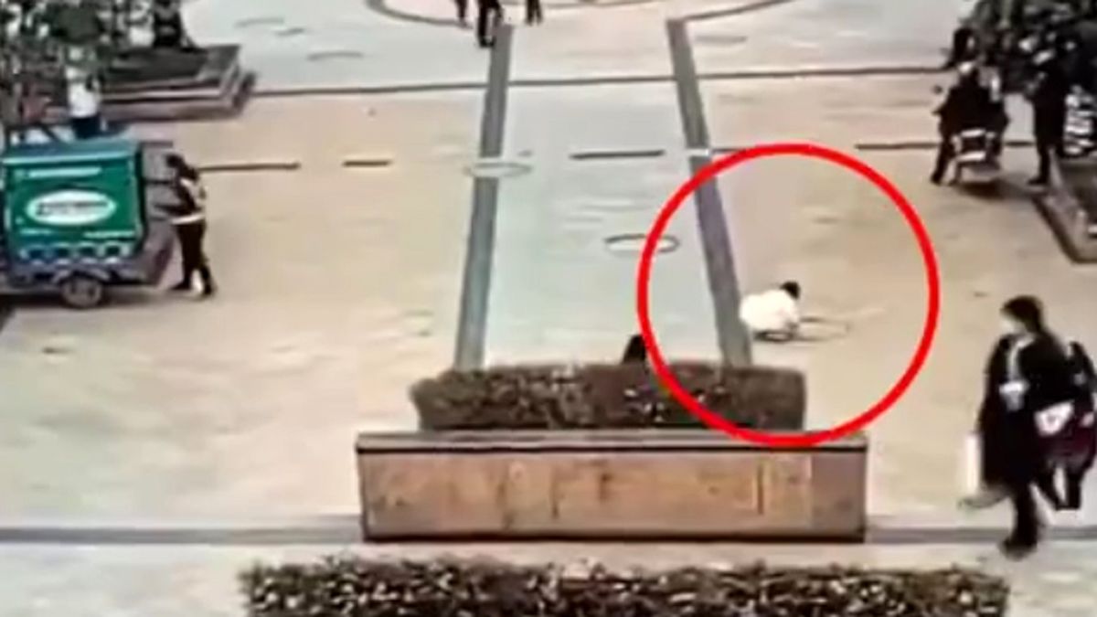 حدثه وحشتناک با انداختن ترقه در فاضلاب + فیلم