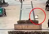 حدثه وحشتناک با انداختن ترقه در فاضلاب + فیلم