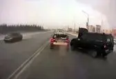 حادثه وحشتناک در پی باز شدن ناگهانی کاپوت یک خودرو+ فیلم